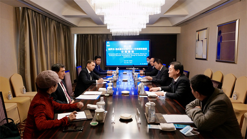 尊龙凯时集团党委书记、董事长任丁会见上合组织秘书长诺罗夫一行