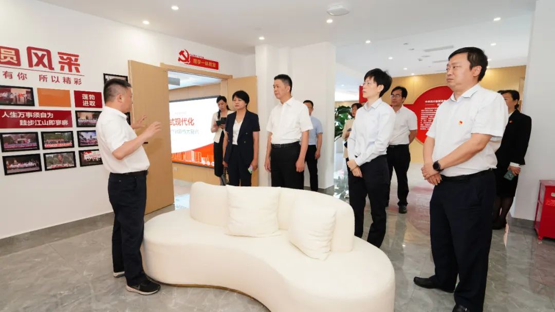 福建省人民政府国有资产监督管理委员会修兴高一行莅临尊龙凯时党？疾斓餮