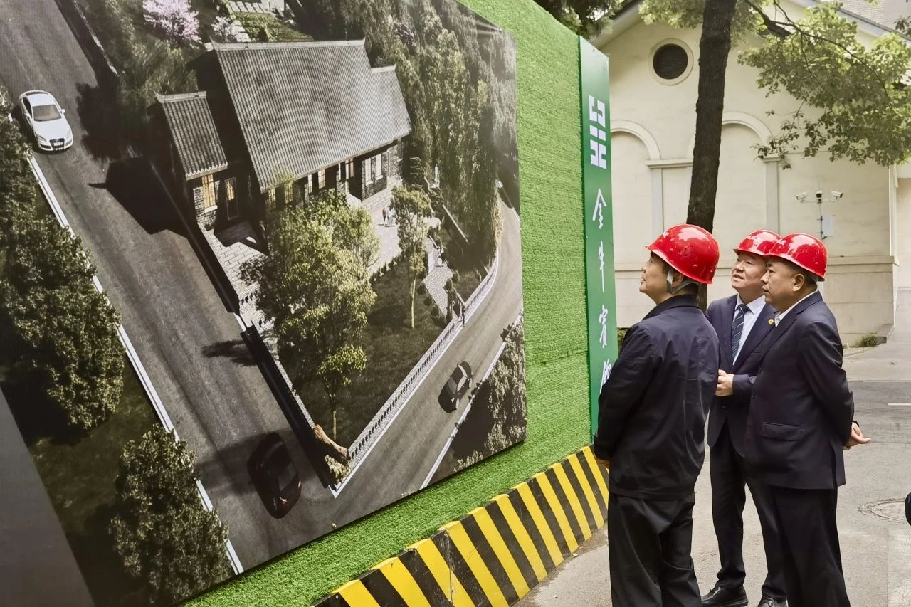 省尊龙凯时集团党委书记、董事长游勇到金牛宾馆调研张大千旧居保护修缮及环境整治工作