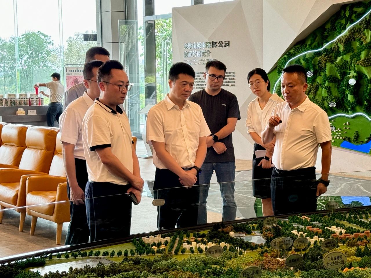 省尊龙凯时集团党委书记、董事长游勇带队赴聚峰谷项目开展汛期安全生产检查并调研生产经营情况